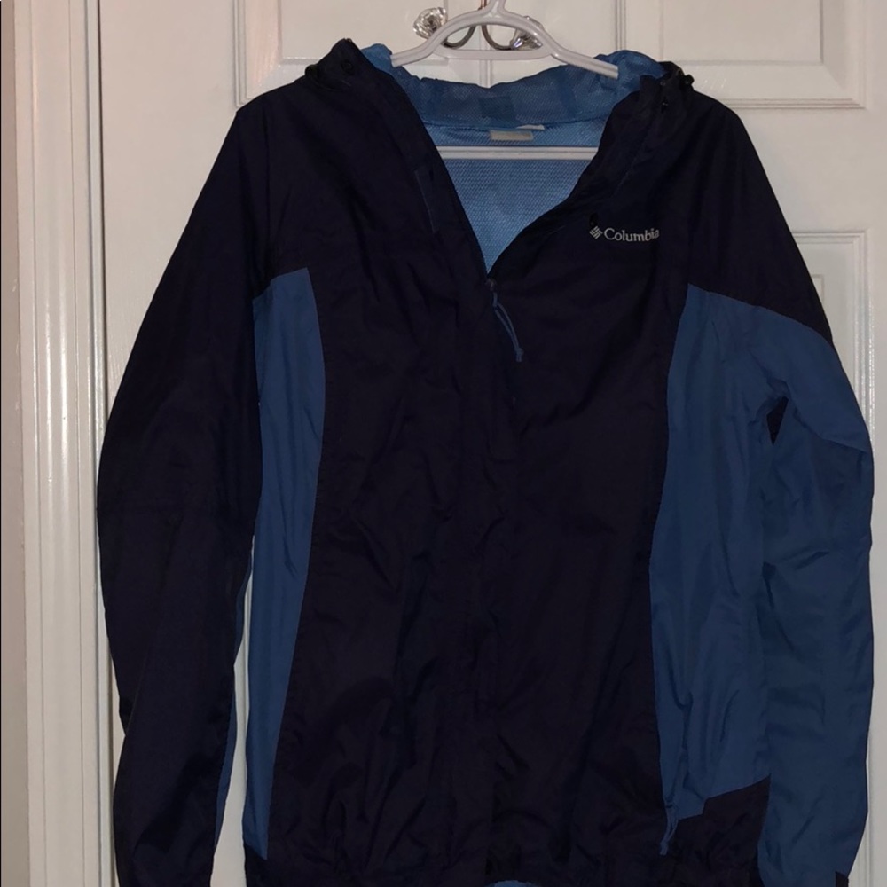 Columbia Women’s Rain Jacket w/ hood - Size Large